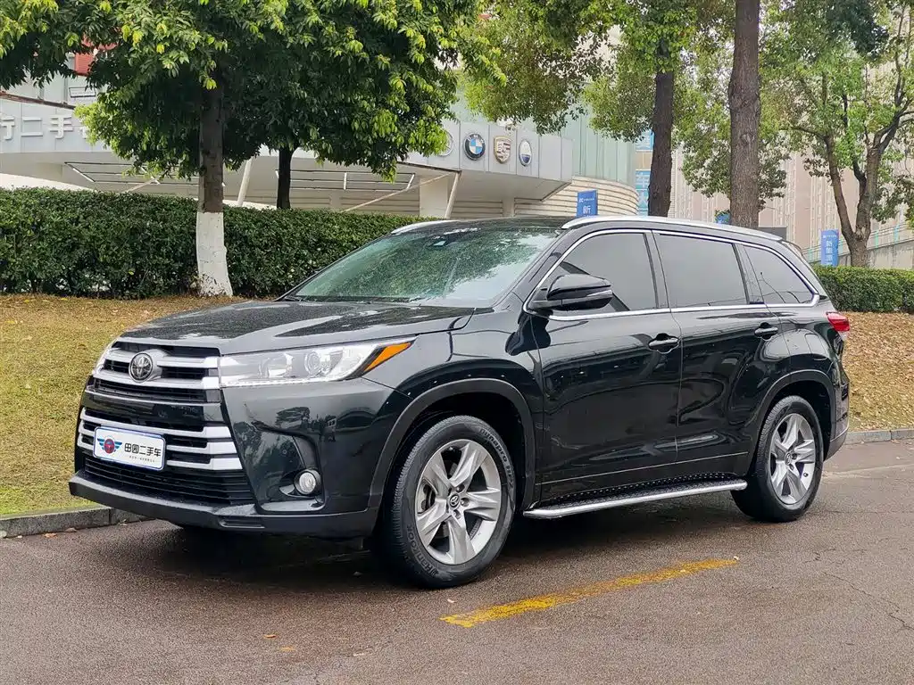 TOYOTA HIGHLANDER