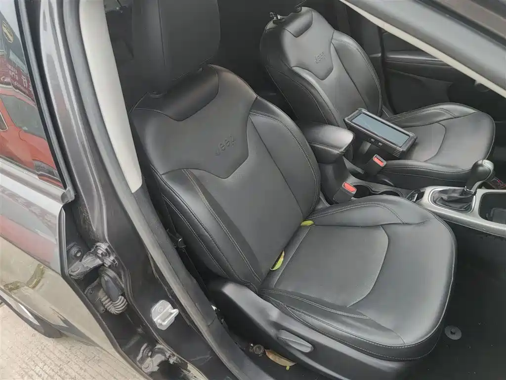 Фото 25 - Jeep Compass