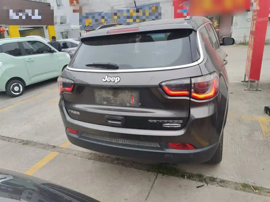 Фото 6 - Jeep Compass