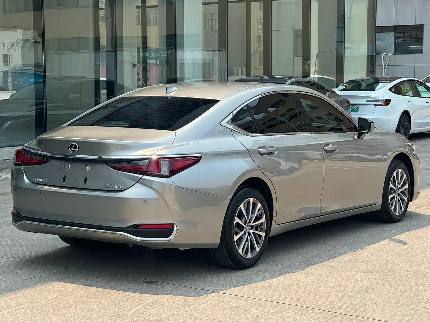 Lexus ES 2022 200 Excellence Edition фото 9