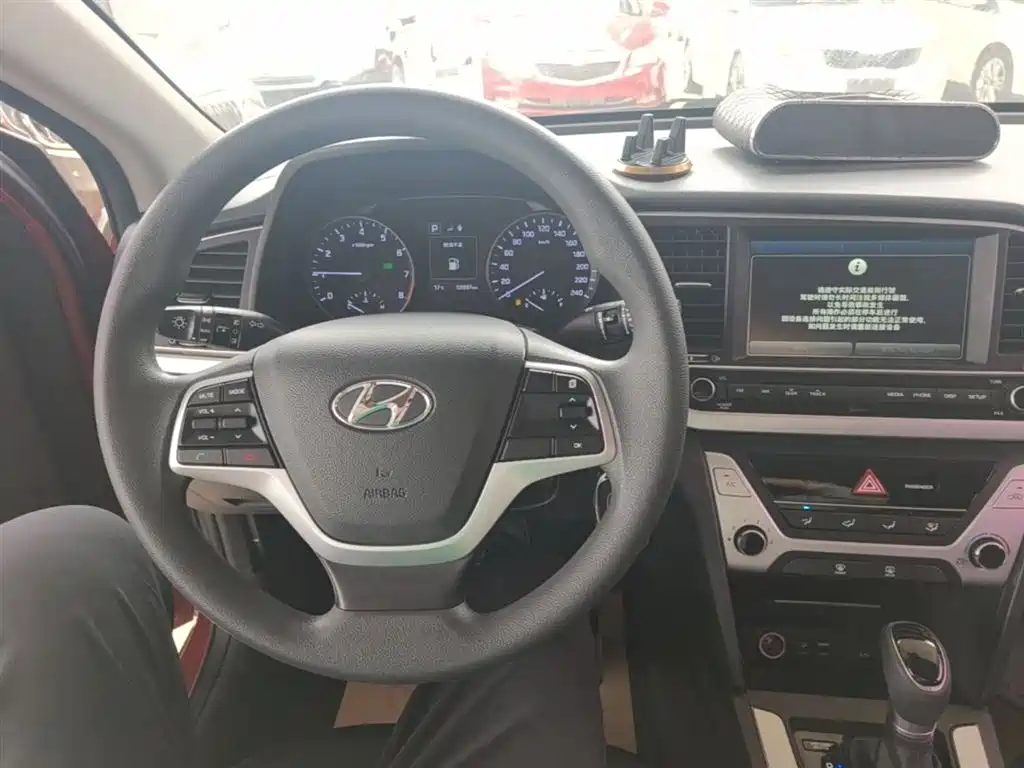 Hyundai Elantra 2016 Model 1.6L Automatic Smart Elite фото 10