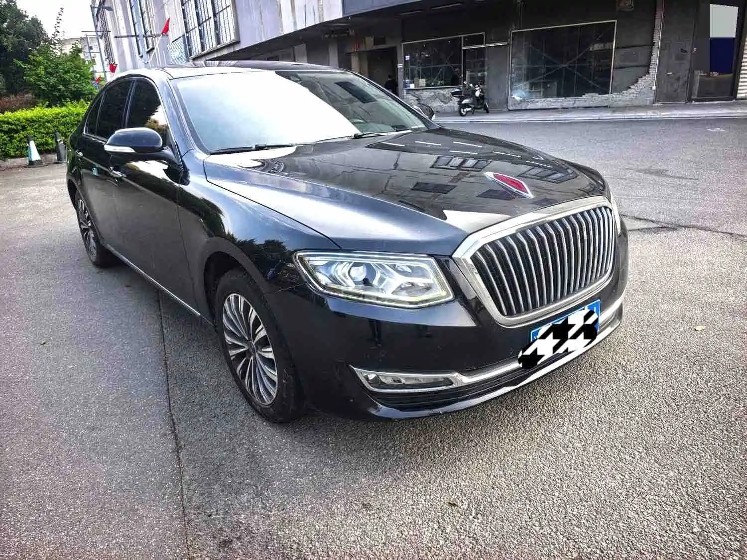 صورة 2 - Hongqi H7