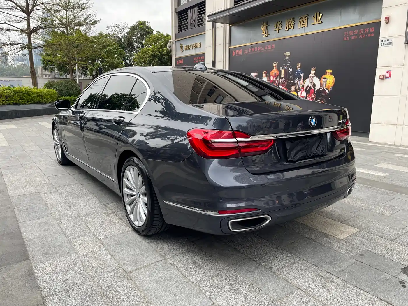 BMW 7 Series 2016 740Li Leading Edition фото 15