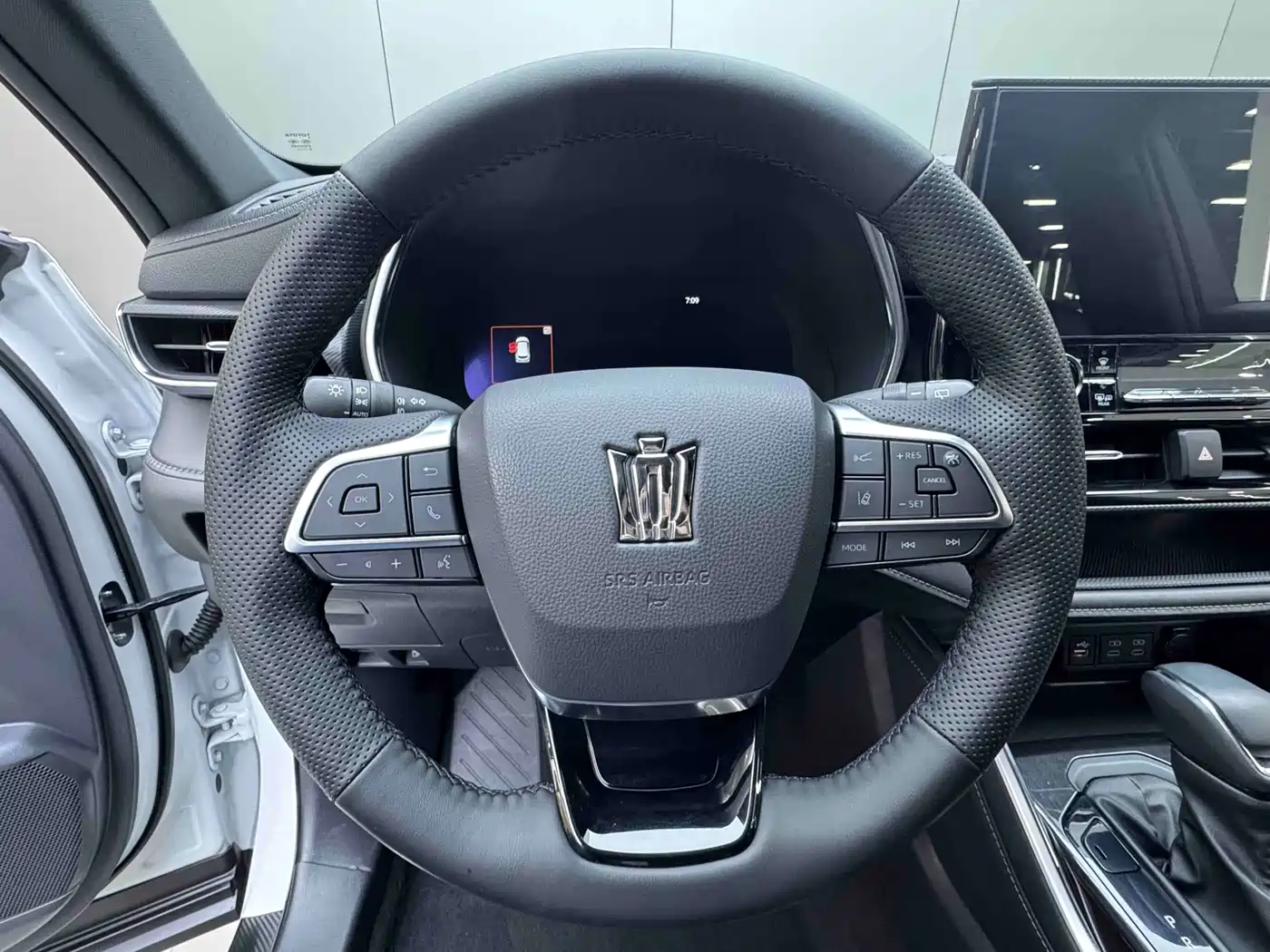 Toyota Crown Kluger 2021 2.5L HEV 4WD Premium фото 9