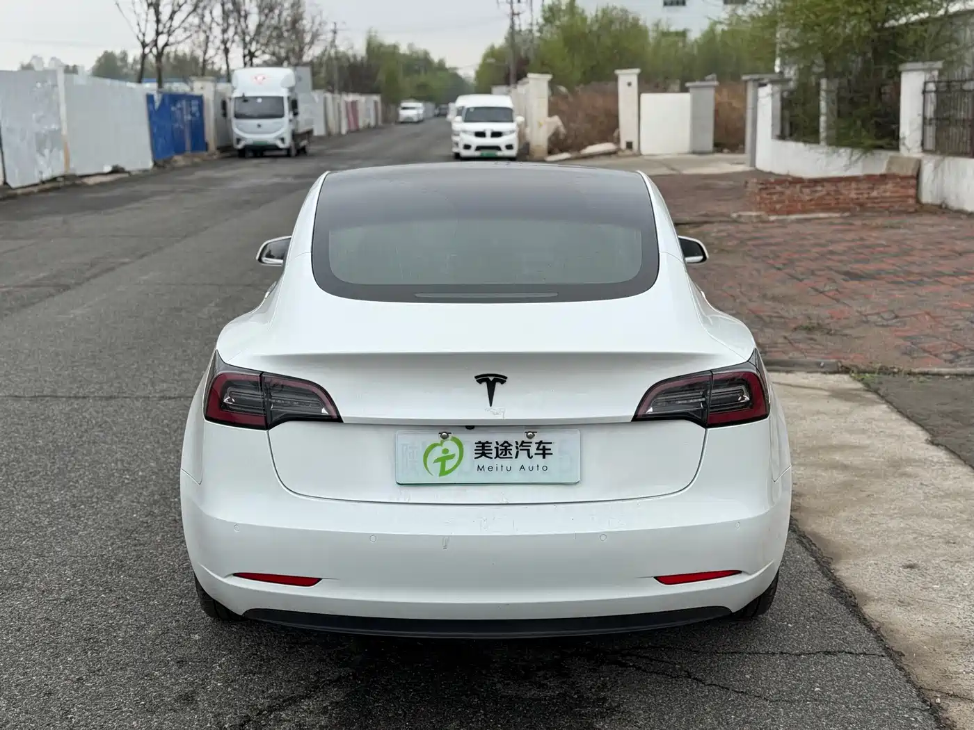 TESLA MODEL 3
