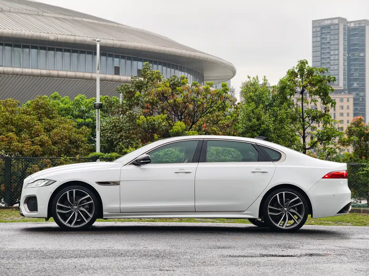 Jaguar XFL 2024 2.0T P300 AWD Flagship Sport Gilded Edition фото 4