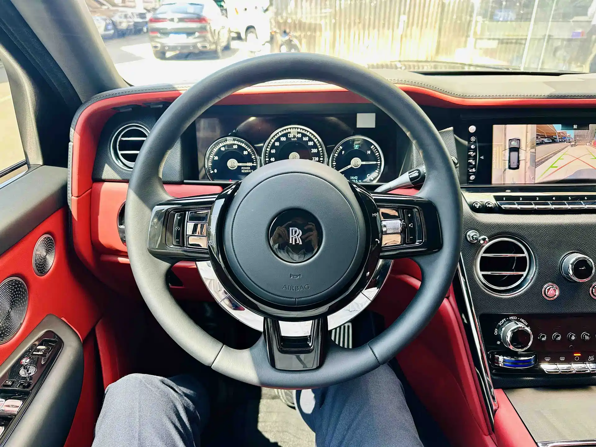 Фото 18 - Rolls-Royce Cullinan
