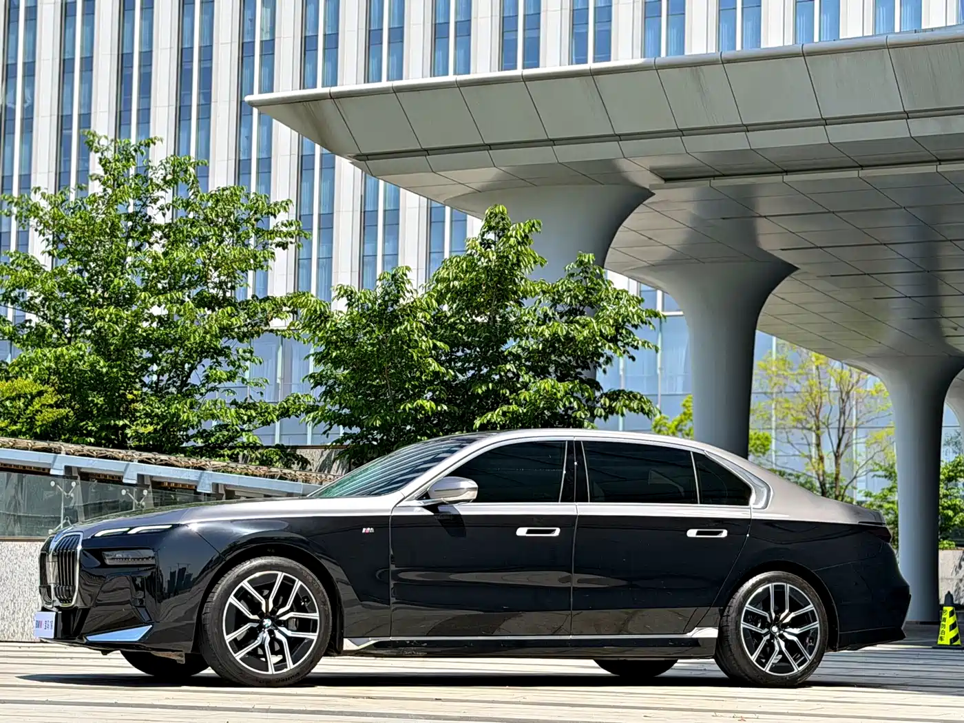 BMW 7 Series 2023 Model 735Li M Sport Package фото 16