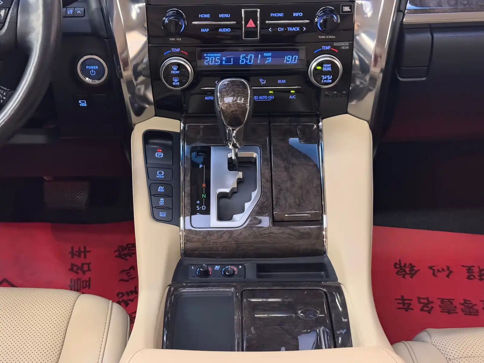 Фото 26 - Toyota Vellfire