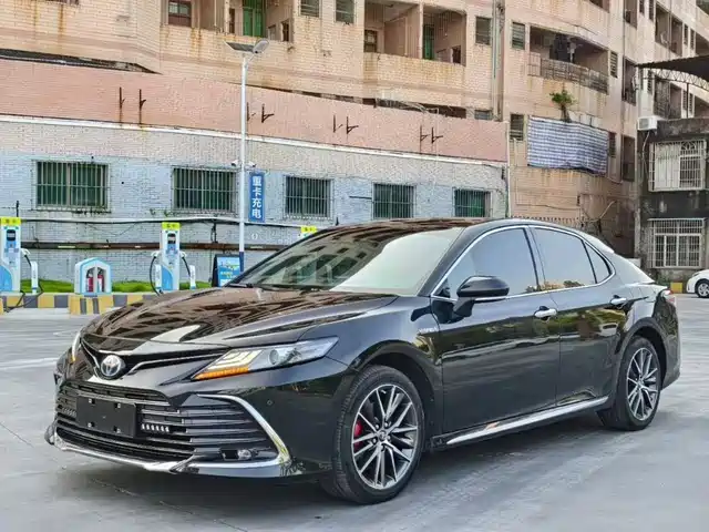 Toyota Camry Гибрид, 2.5HGVP, Лидер
