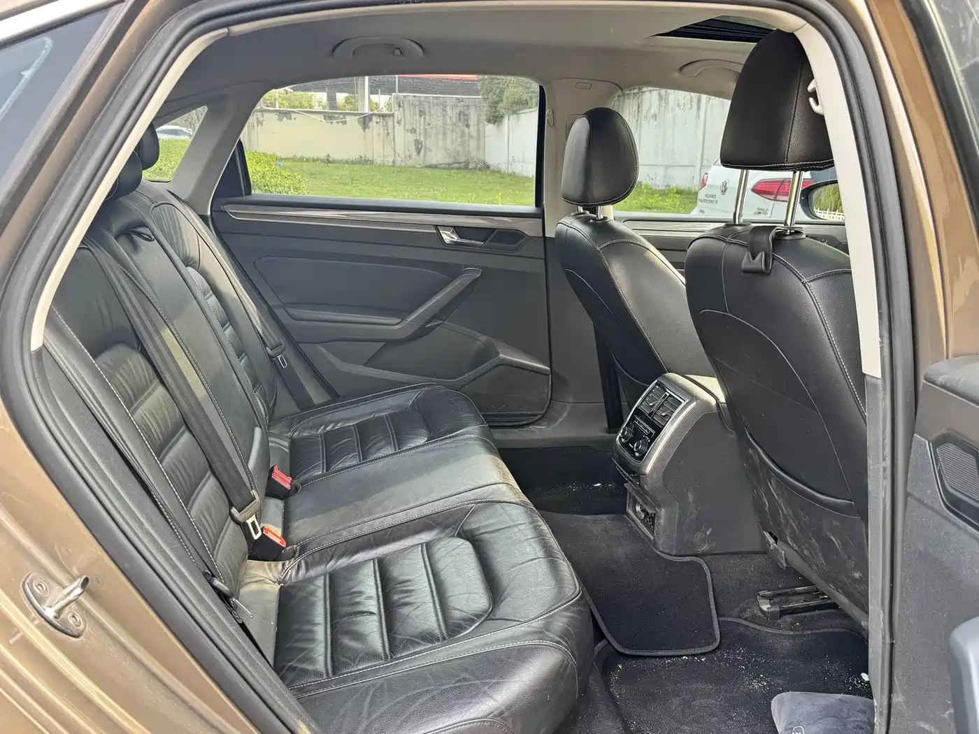 Volkswagen Passat 2016 280TSI DSG Honor Edition фото 12