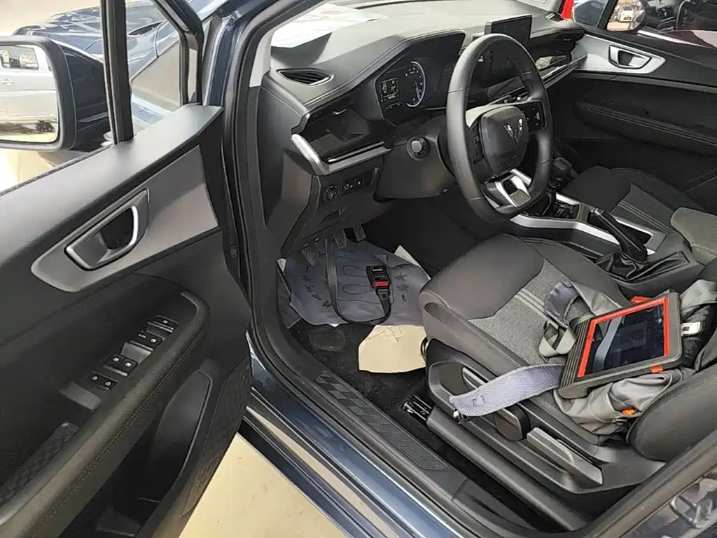 Wuling Motors Wuling Jiachen 2023 2022 1.5L Manual Joy Elite
