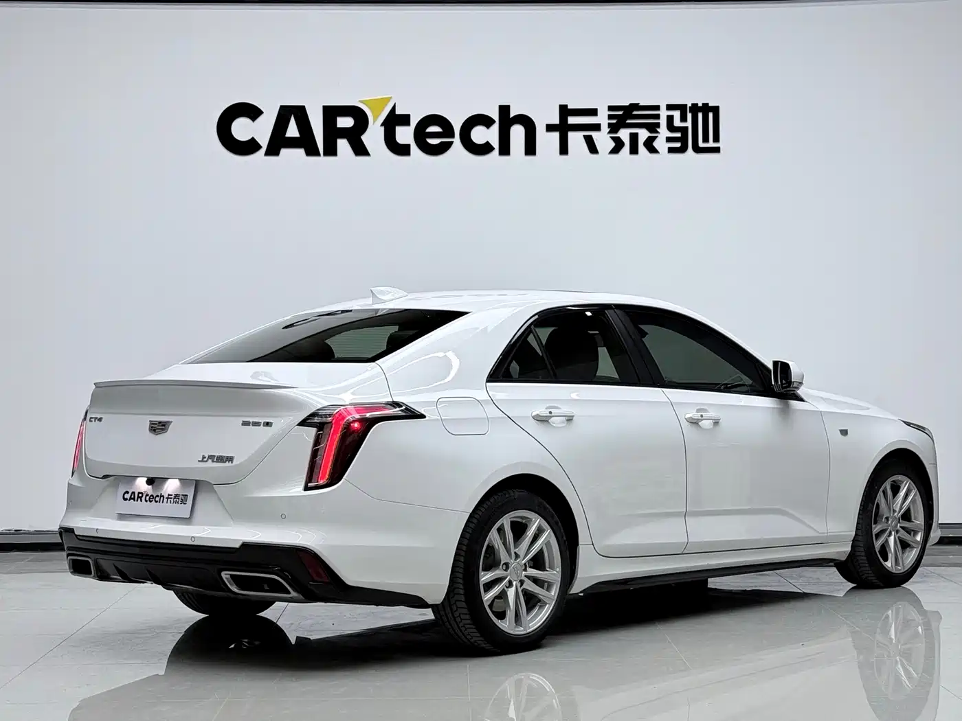 Cadillac CT4 2023 2021 28T Fashion Edition
