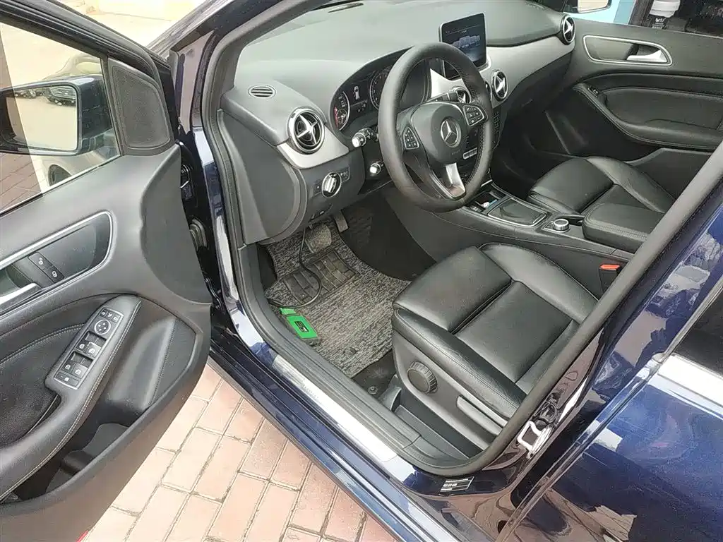 Mercedes-Benz B-Class 2018 B 200 Sport фото 16