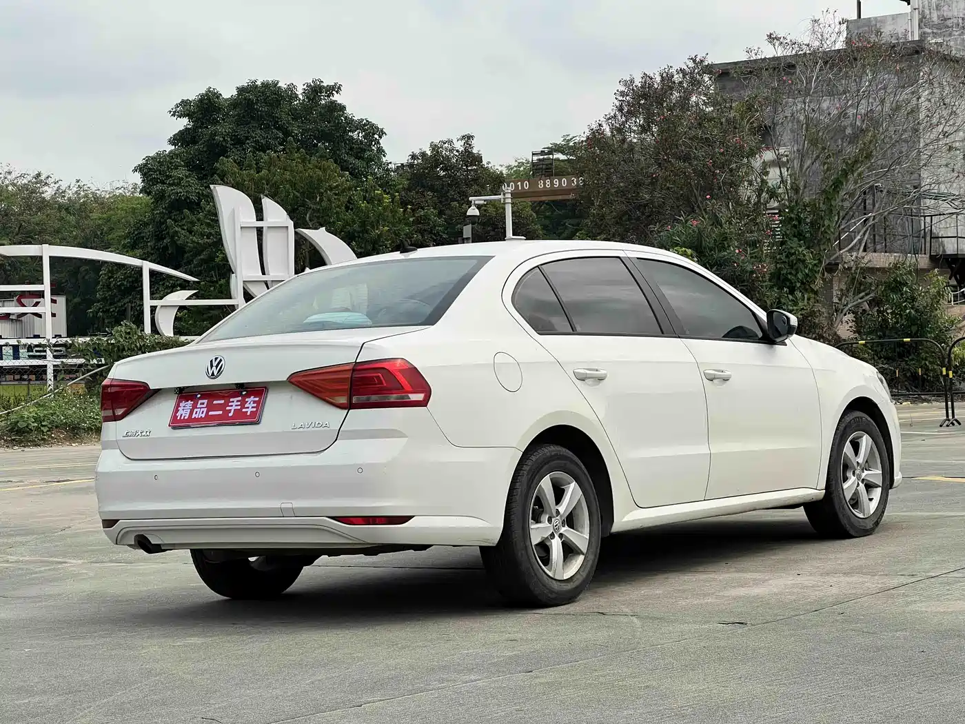 Volkswagen Lavida 2015 1.6L Automatic Trend Edition фото 3