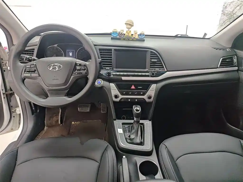 Hyundai Elantra 2018 1.6L Automatic 15th Anniversary Special Edition фото 10
