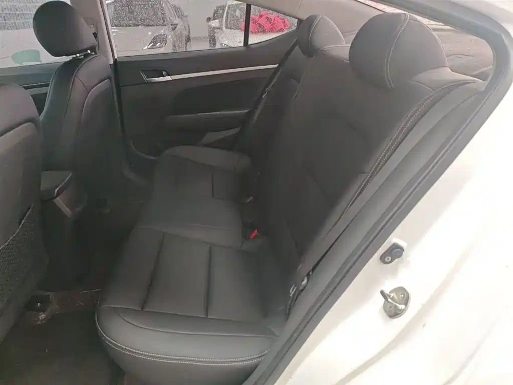 Hyundai Elantra 2018 1.6L Automatic 15th Anniversary Special Edition фото 17