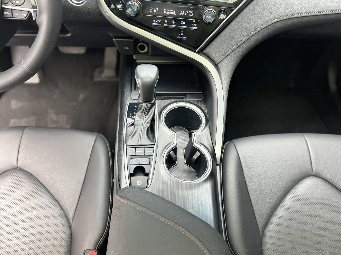 Toyota Camry 2021 Hybrid 2.5HG Luxury Edition фото 9