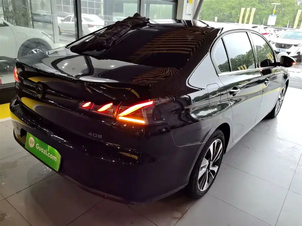 PEUGEOT 408