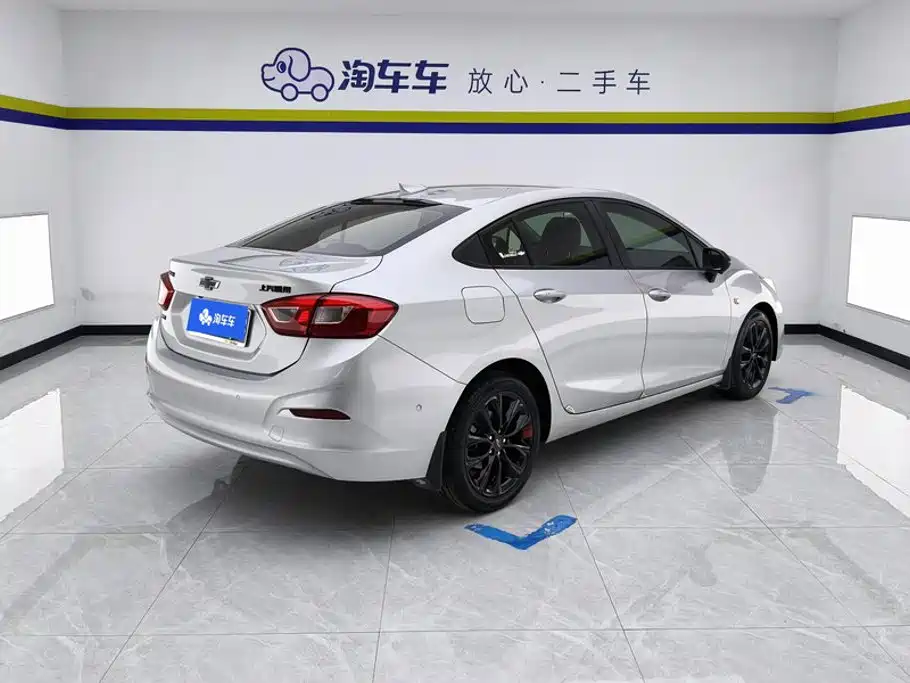 Фото 3 - Chevrolet Cruze