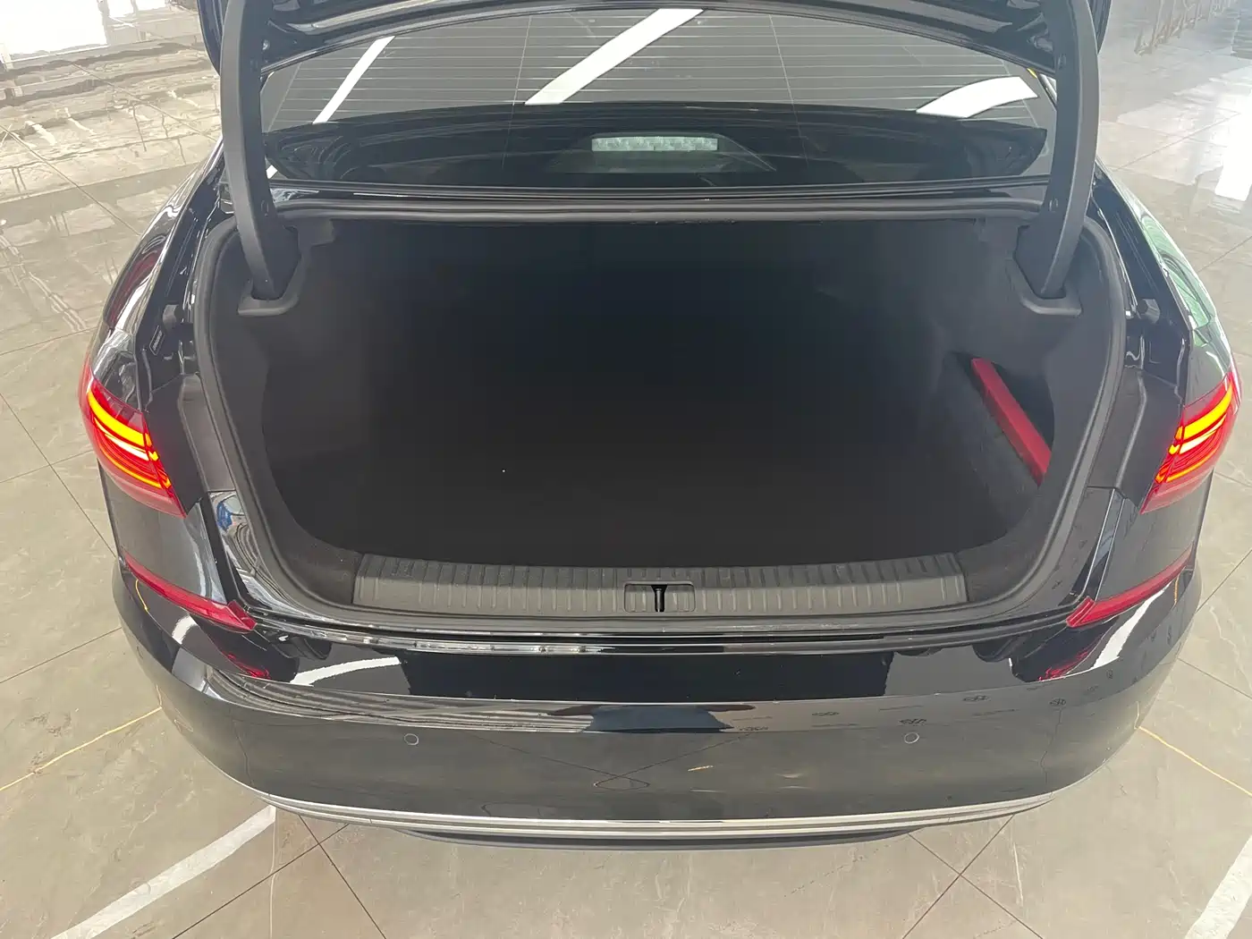 Volkswagen Passat 2024 Model 380TSI Starlight Elite фото 11