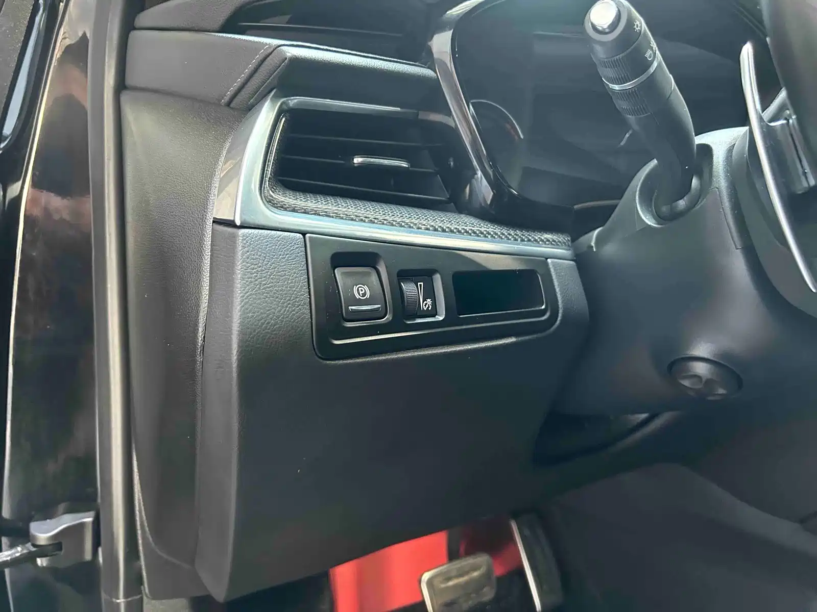 Photo 13 - Cadillac XT5