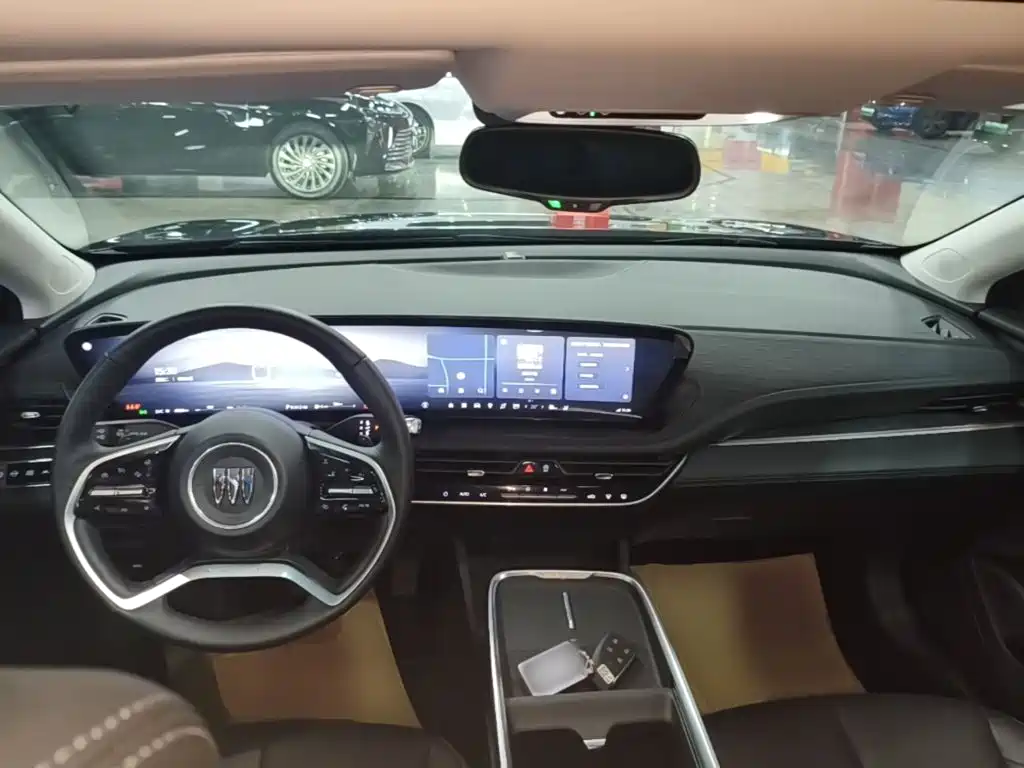 Photo 10 - Buick LaCrosse