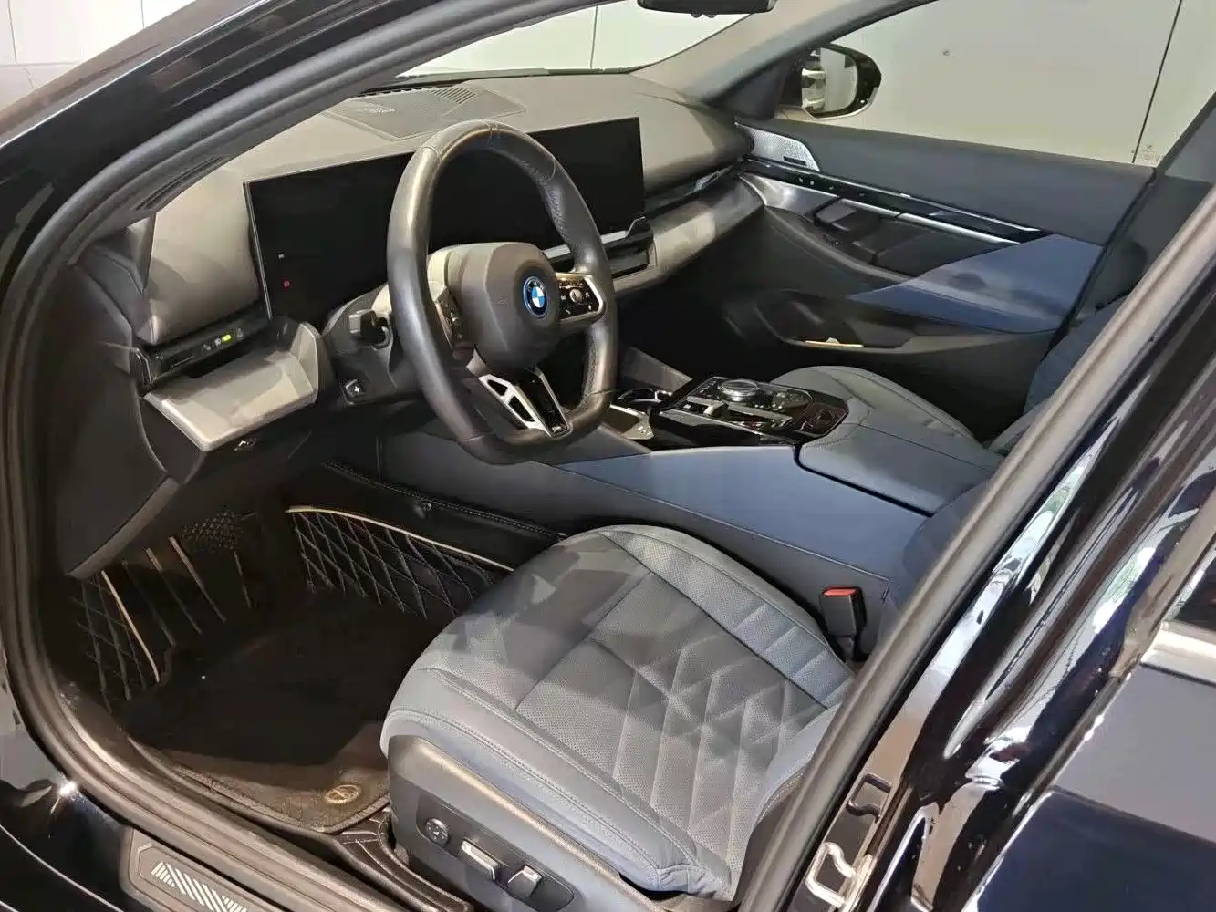 BMW i5 2024 2024 eDrive 35L Premium Model M Sport Package