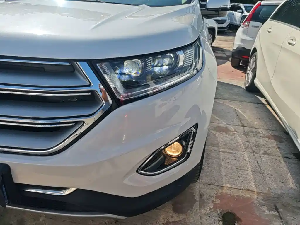 Фото 24 - Ford Edge