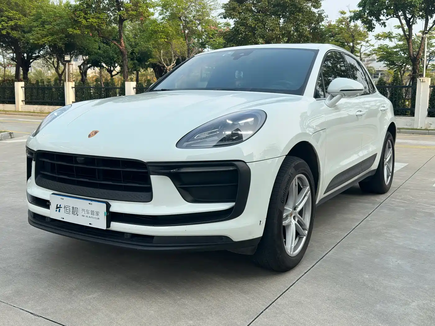 PORSCHE MACAN