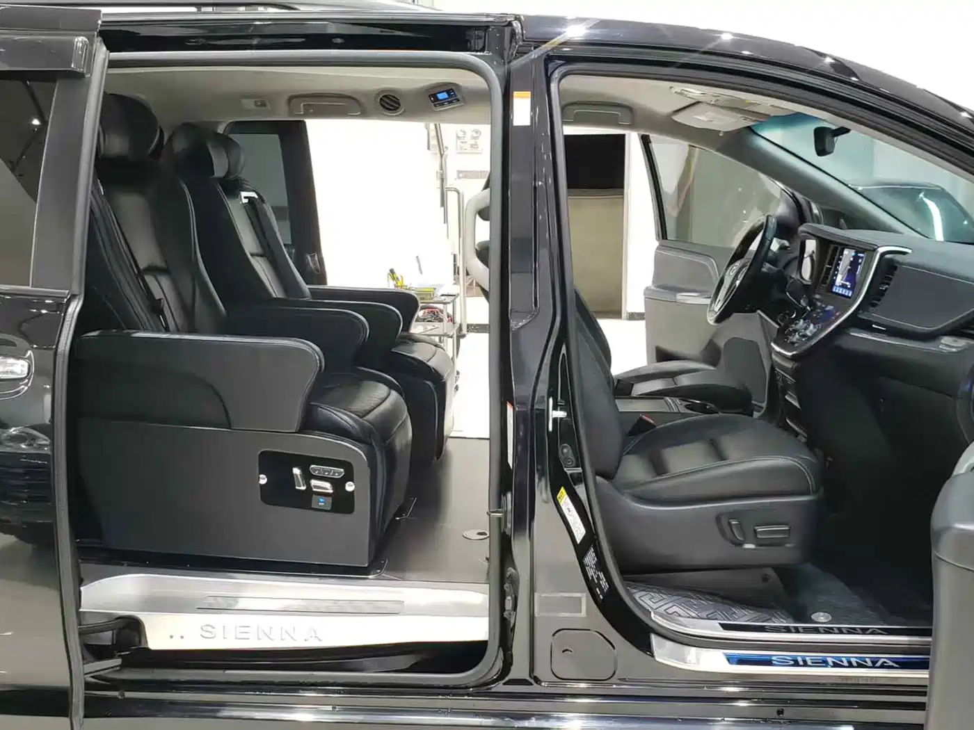 Toyota Sienna 2015 3.5L 2WD LE фото 8
