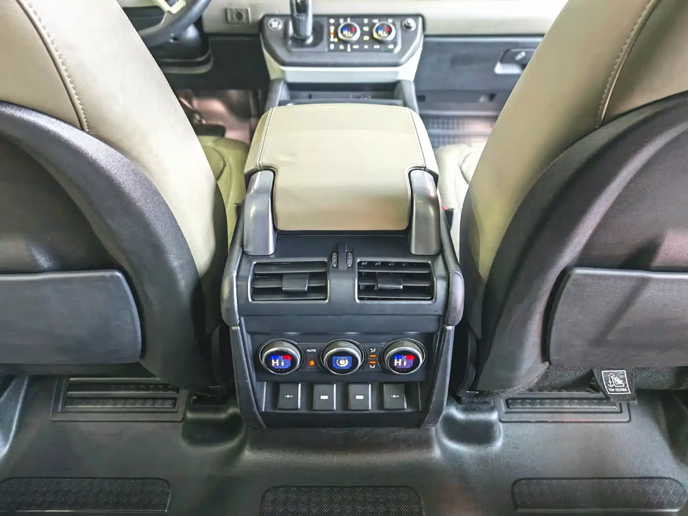 Land Rover Defender 2020 Model 110 P400 HSE фото 13