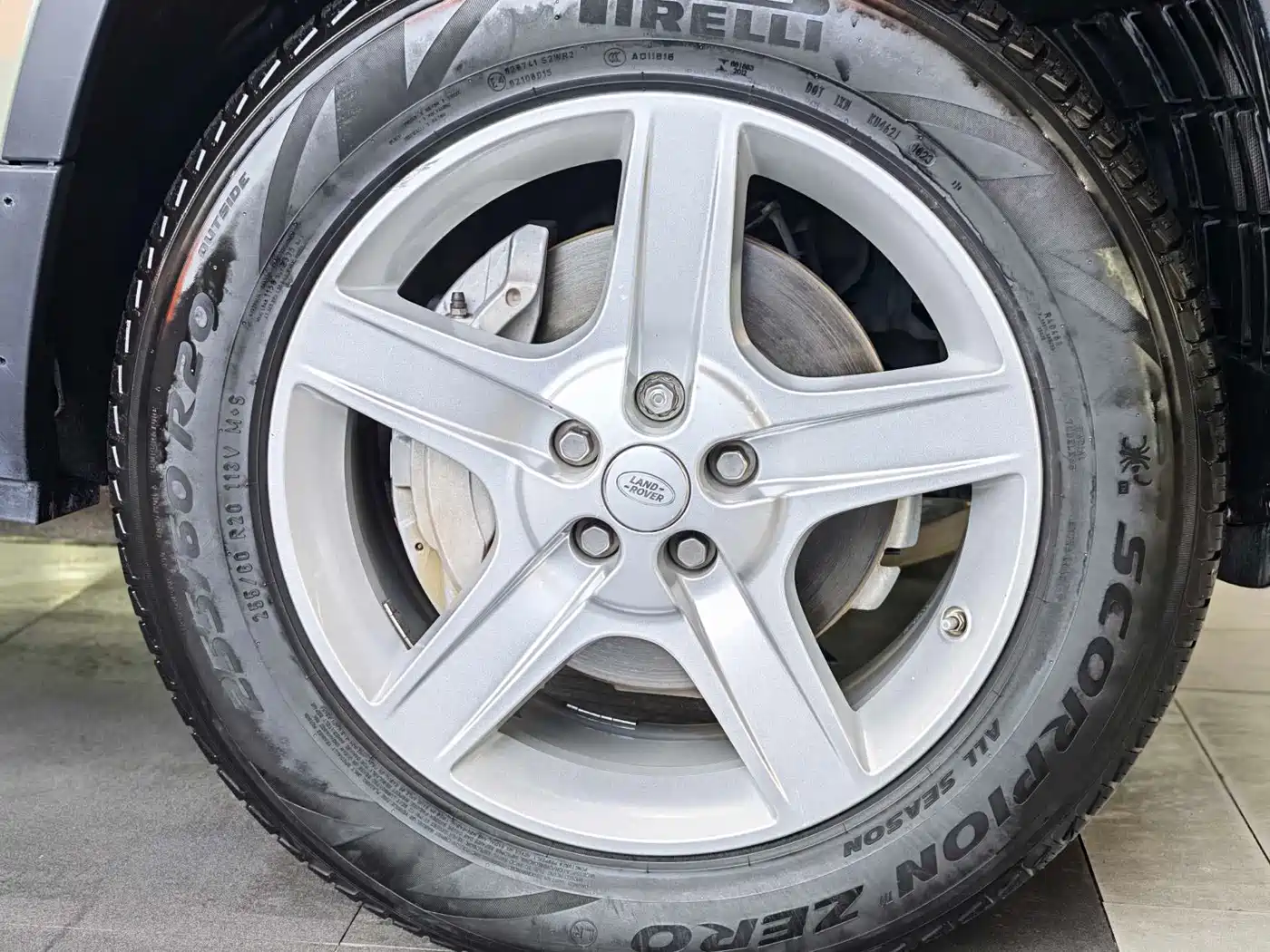 Land Rover Defender 2020 Model 110 P400 HSE фото 35