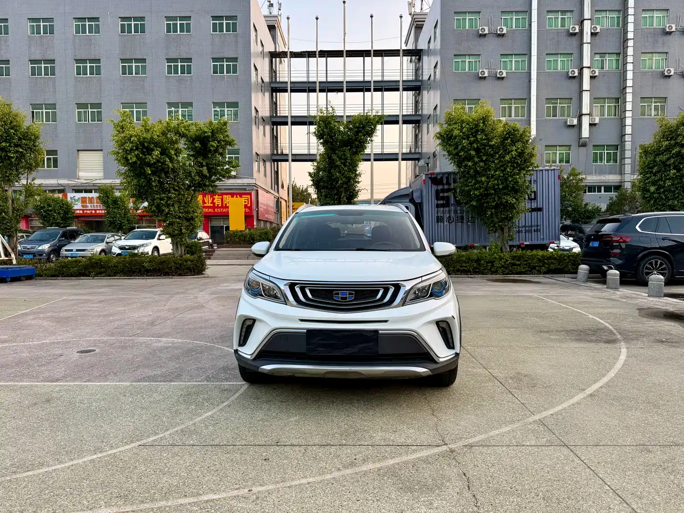 Фото 2 - Geely Vision X3