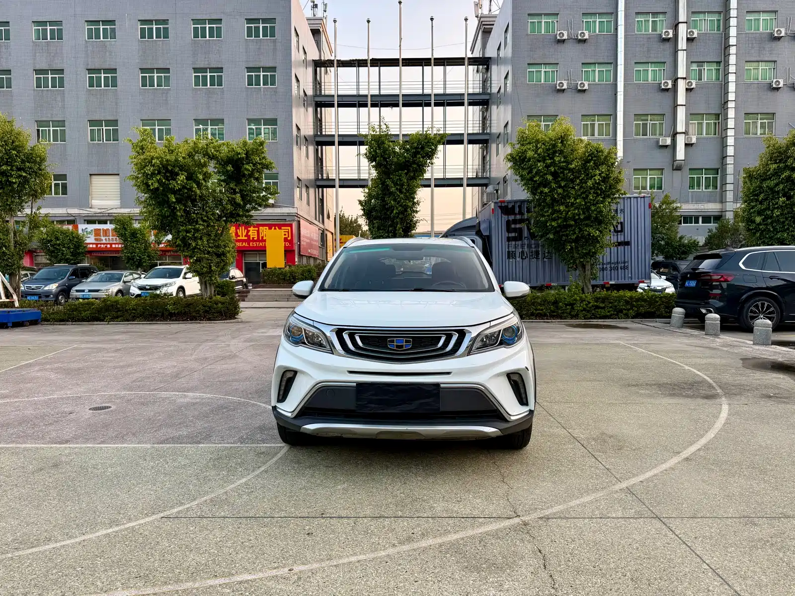 Фото 2 - Geely Vision X3