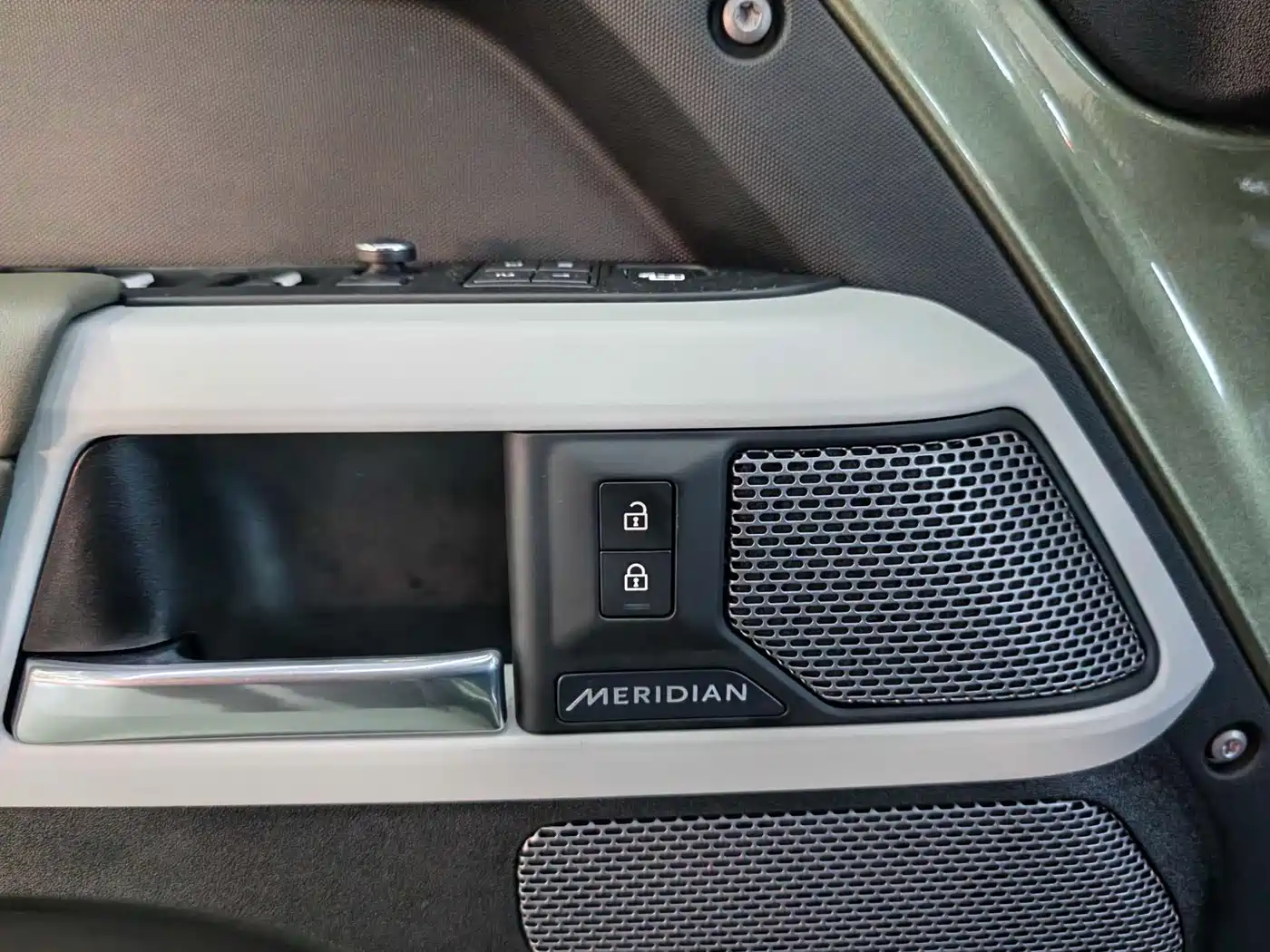 Land Rover Defender 2020 Model 110 P400 HSE фото 33