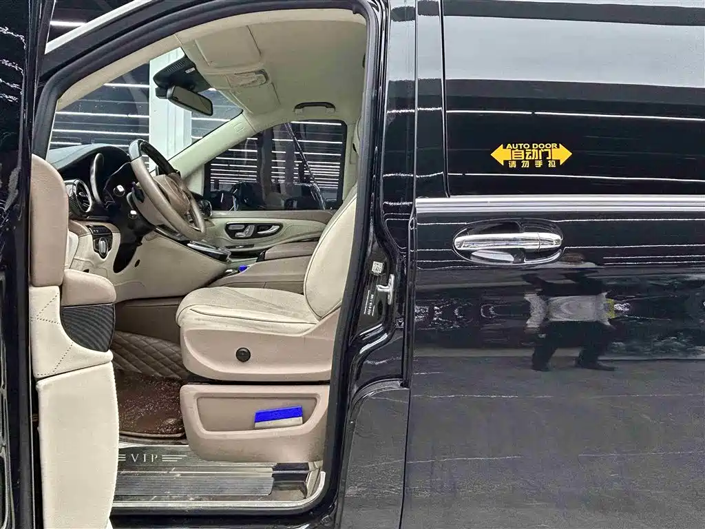 Mercedes-Benz V-Class 2021 V 260 L Long Wheelbase Luxury Edition фото 6