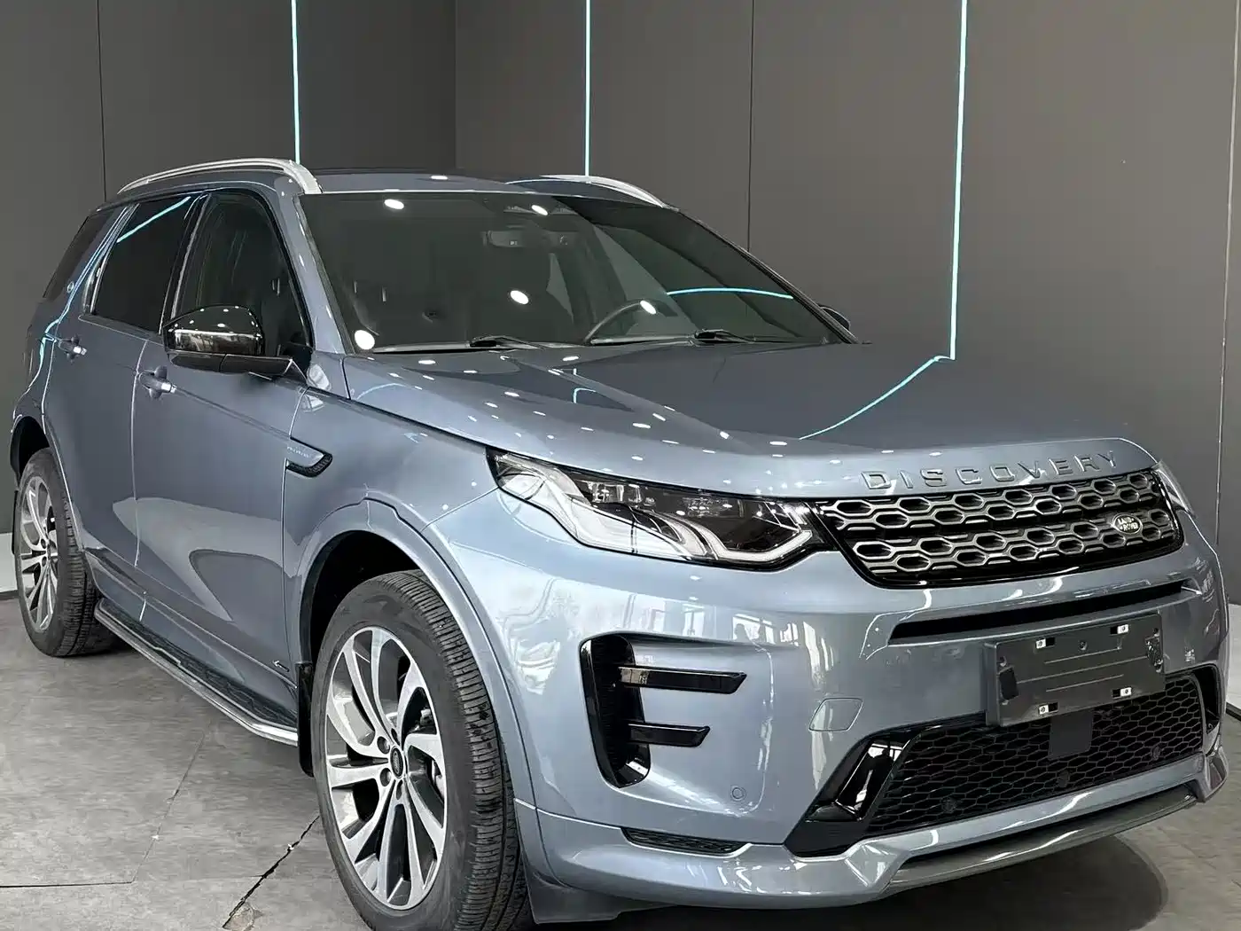 Land Rover Discovery Sport 2022 Model 249PS R-Dynamic S Performance Edition 5-Seater фото 3
