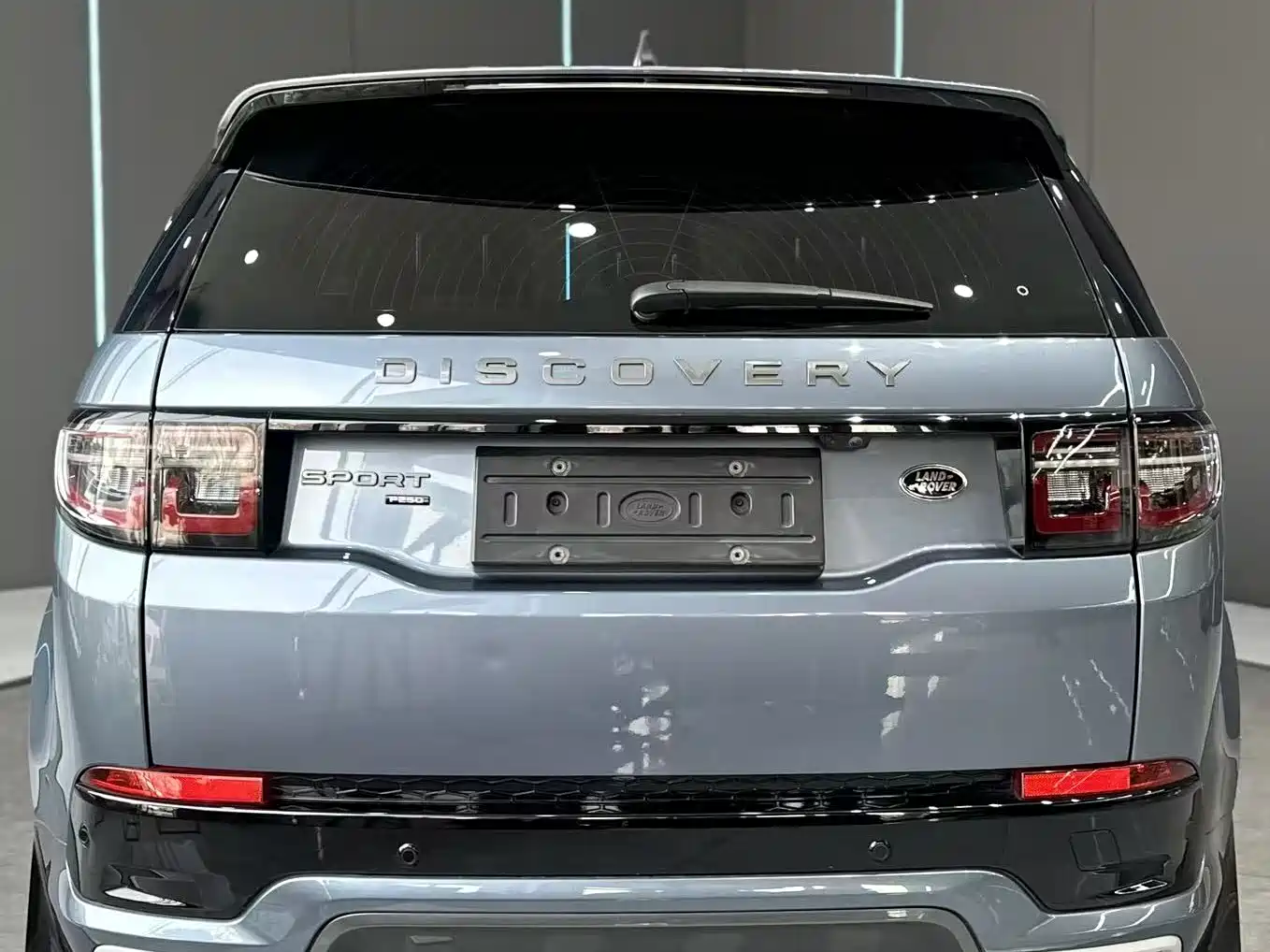 Land Rover Discovery Sport 2022 Model 249PS R-Dynamic S Performance Edition 5-Seater фото 7