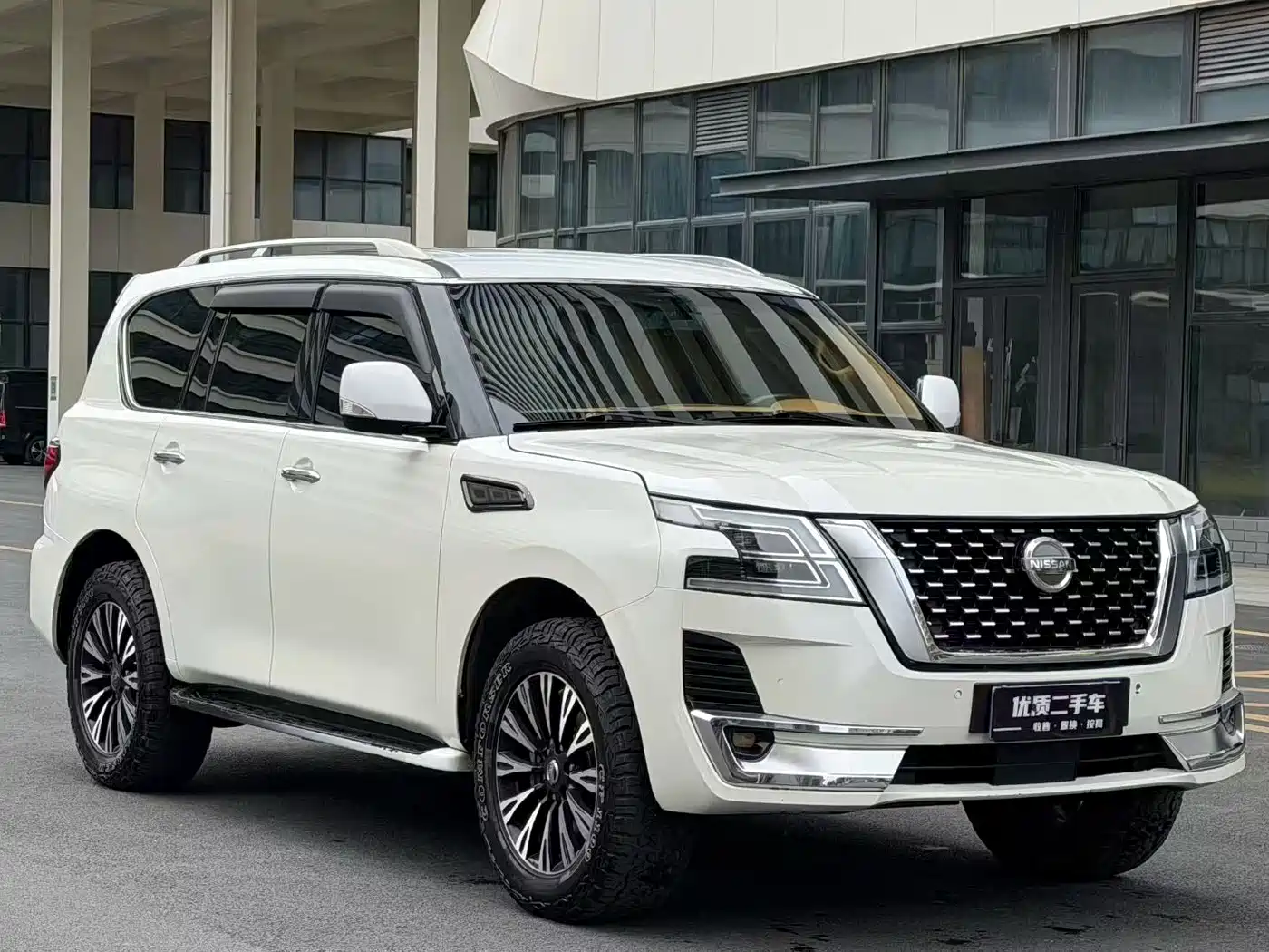 Nissan Patrol 2018 4.0L Leadership фото 3