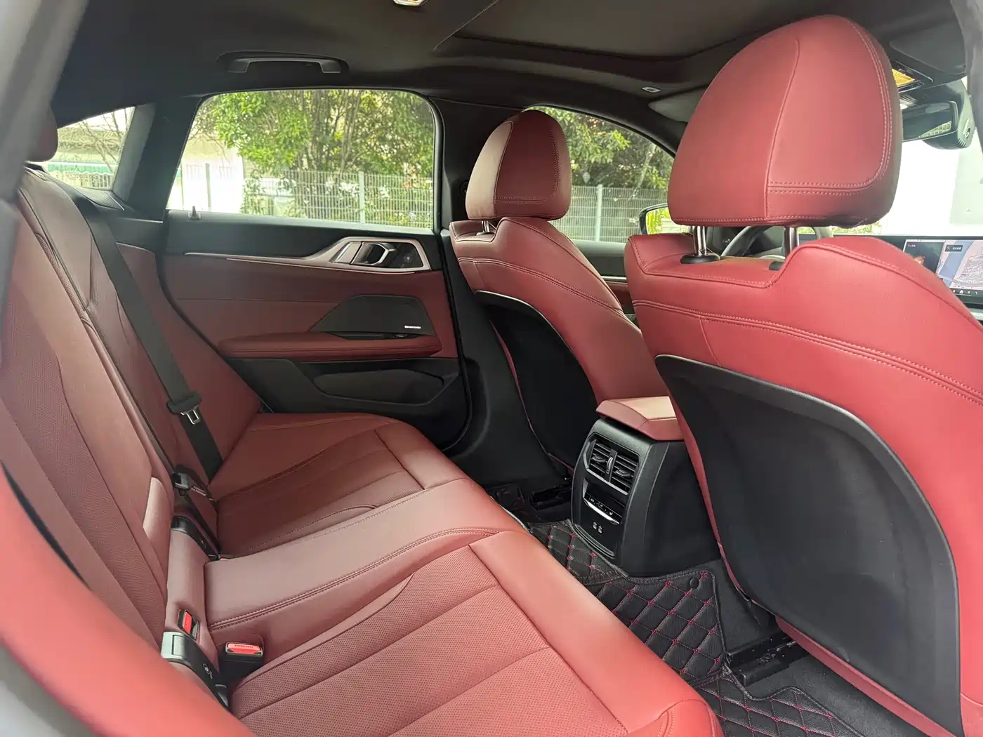 BMW 4 Series 2024 430i Gran Coupe M Sport Shadowline Package фото 12