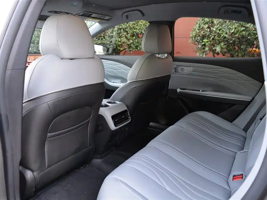 Geely Galaxy Galaxy E8 2025 2024 Model 550km RWD Soaring Dragon Edition
