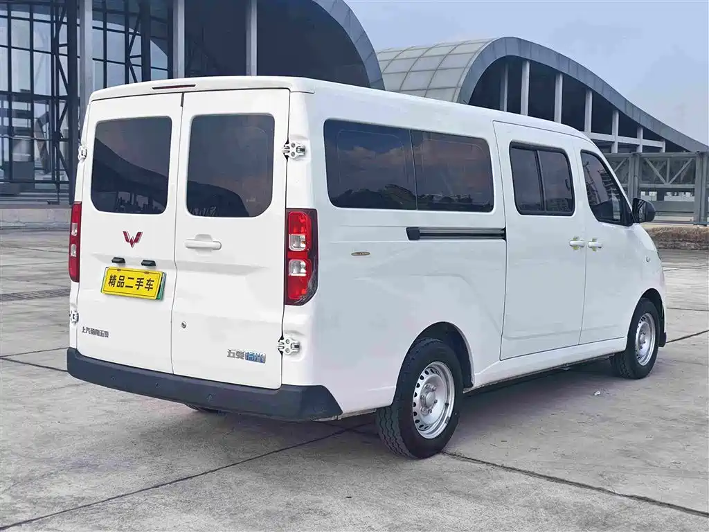 Wuling Motors Wuling Yangguang 2025 2024 300km Comfort Passenger Version 60kW