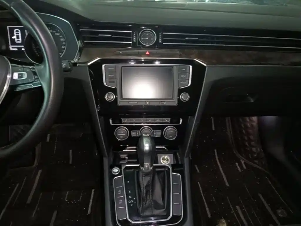 Volkswagen Magotan 2017 330TSI DSG Luxury фото 13
