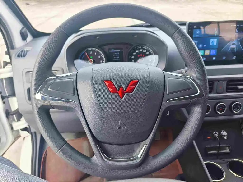 Wuling Motors Wuling Yangguang 2025 2024 300km Comfort Passenger Version 60kW