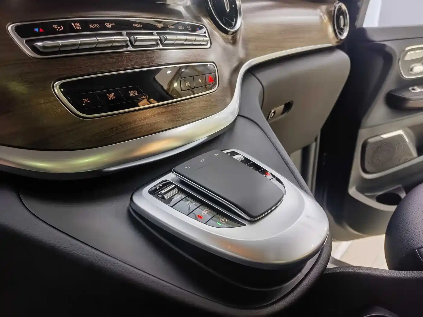 Mercedes-Benz V-Class 2022 V 260 Prestige Edition фото 6