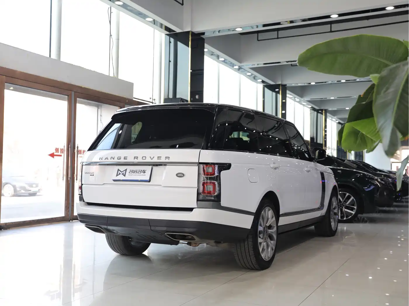 Land Rover Range Rover 2021 3.0 L6 Heritage Extended Classic Edition фото 18