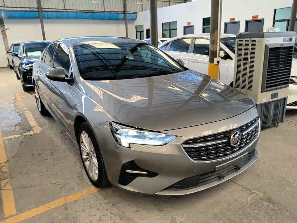 Photo 4 - Buick Regal