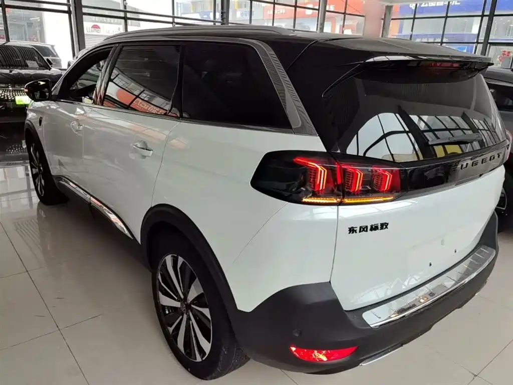 Peugeot 5008 2023 400THP Flagship Honor Edition 7-seater фото 5