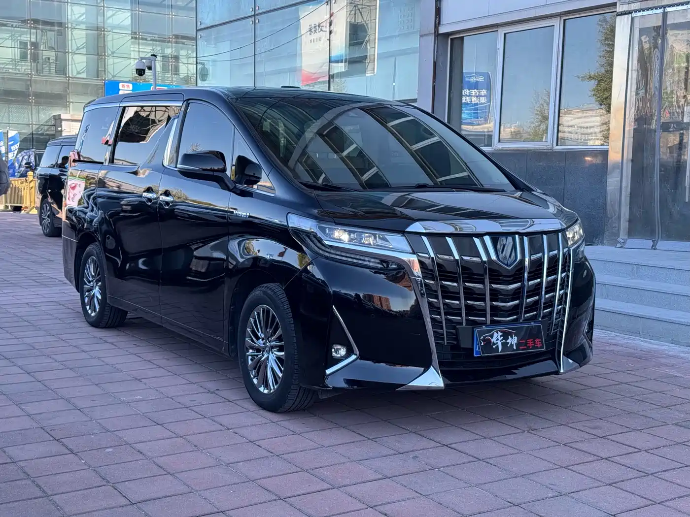 Toyota Alphard 2021 Hybrid 2.5L Luxury фото 19